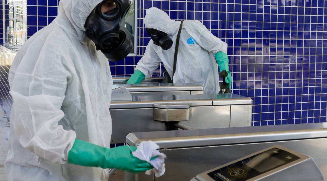 A desinfecção aconteceu neste sábado e contou com mais de 100 militares - BRT Rio / Divulgação