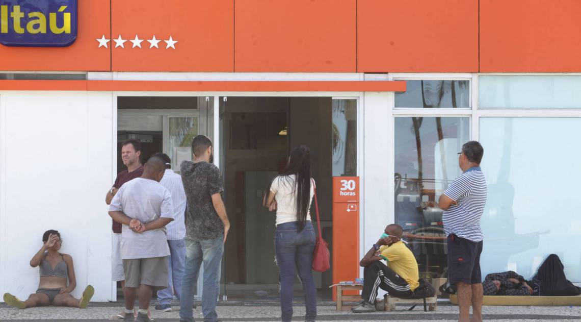 Sindicato dos Bancários pede atendimento por agendamento para casos extremos - Ricardo Cassiano