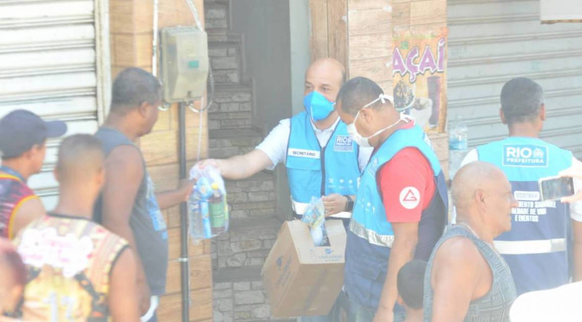 Secretaria de Envelhecimento Saudável, Qualidade de Vida e Eventos distribuiu kits de limpeza a idosos de comunidades