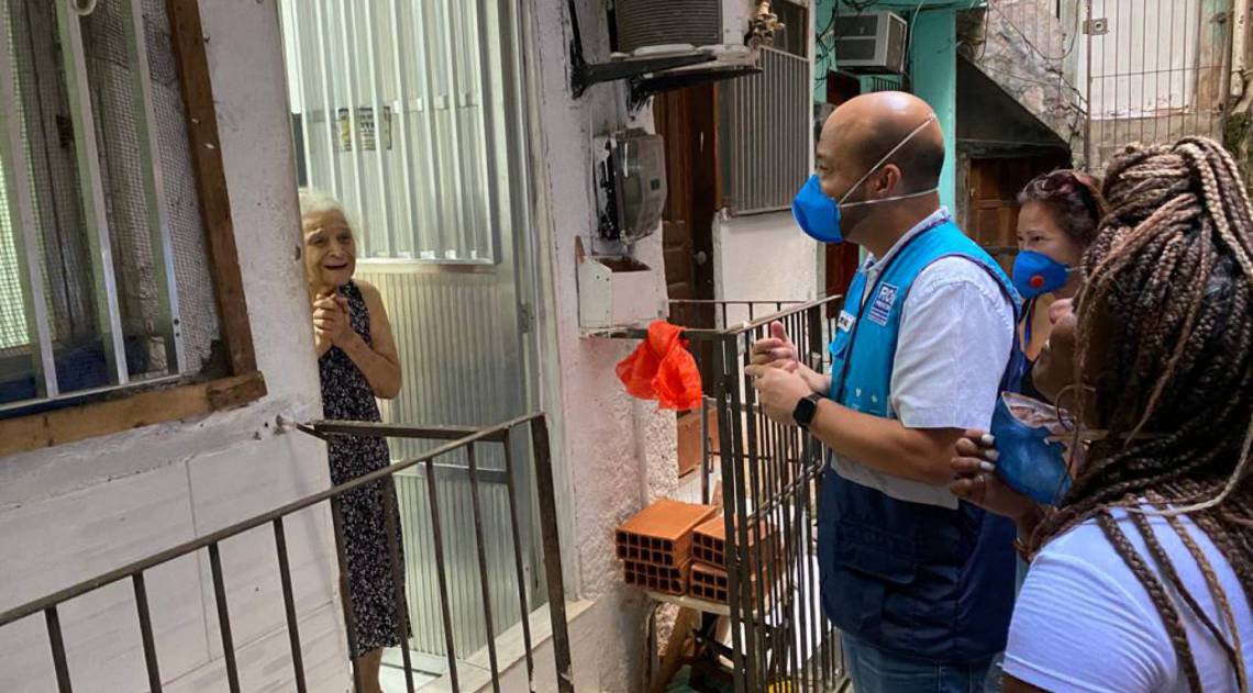 Secretaria de Envelhecimento Saudável, Qualidade de Vida e Eventos distribuiu kits de limpeza a idosos de comunidades