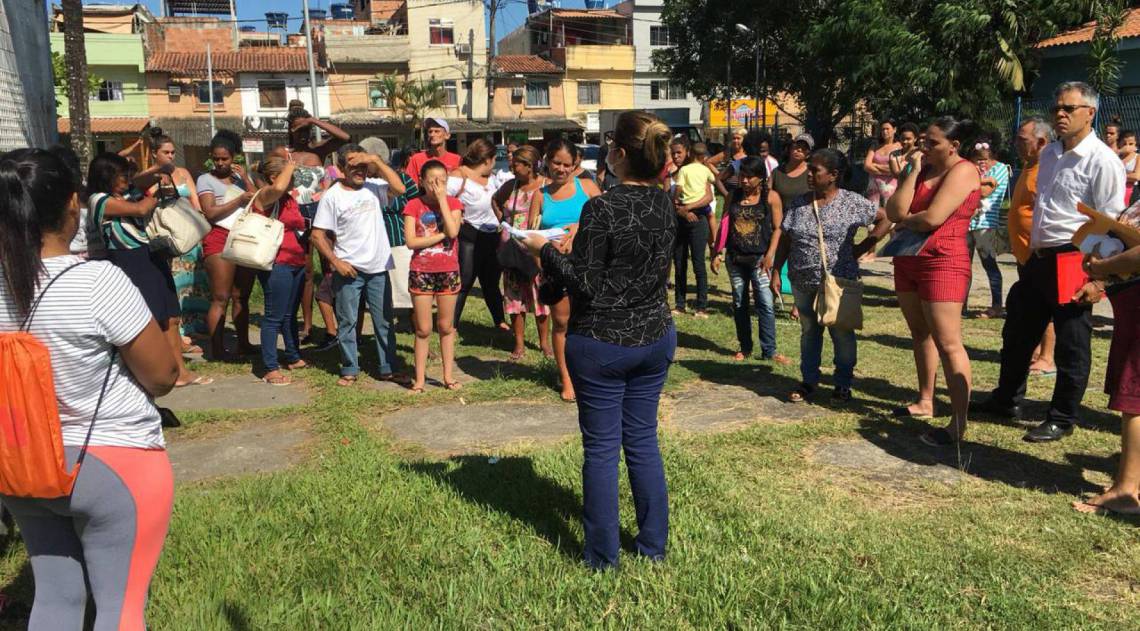 No CRAS Zumbi dos Palmares, em Jacarepaguá, pessoas buscaram informação sobre o auxílio de R$ 600 - Whatsapp 