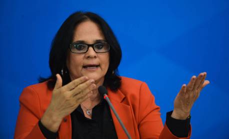 Damares: 'só a denúncia pode acionar rede de proteção de mulheres'