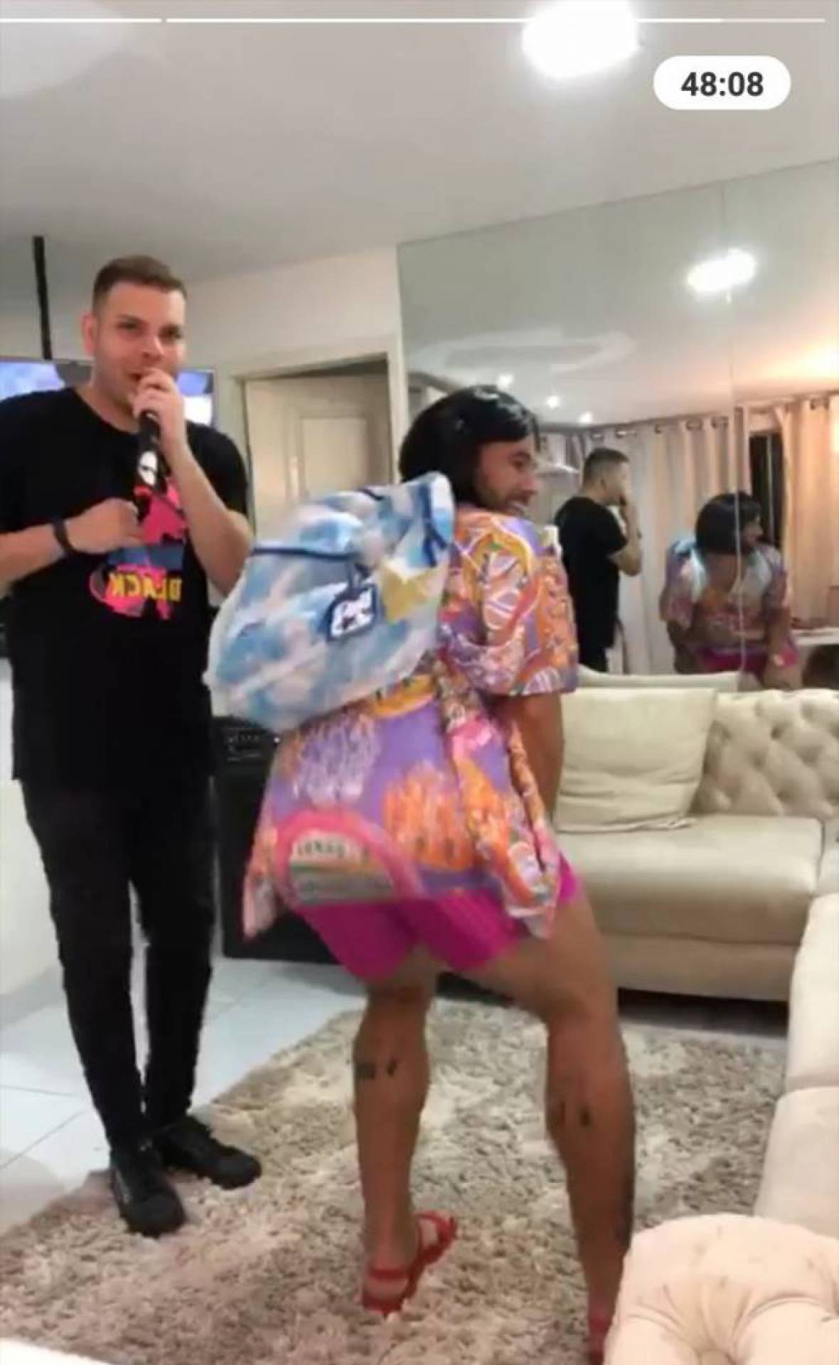 Hadson faz dancinha de Manu