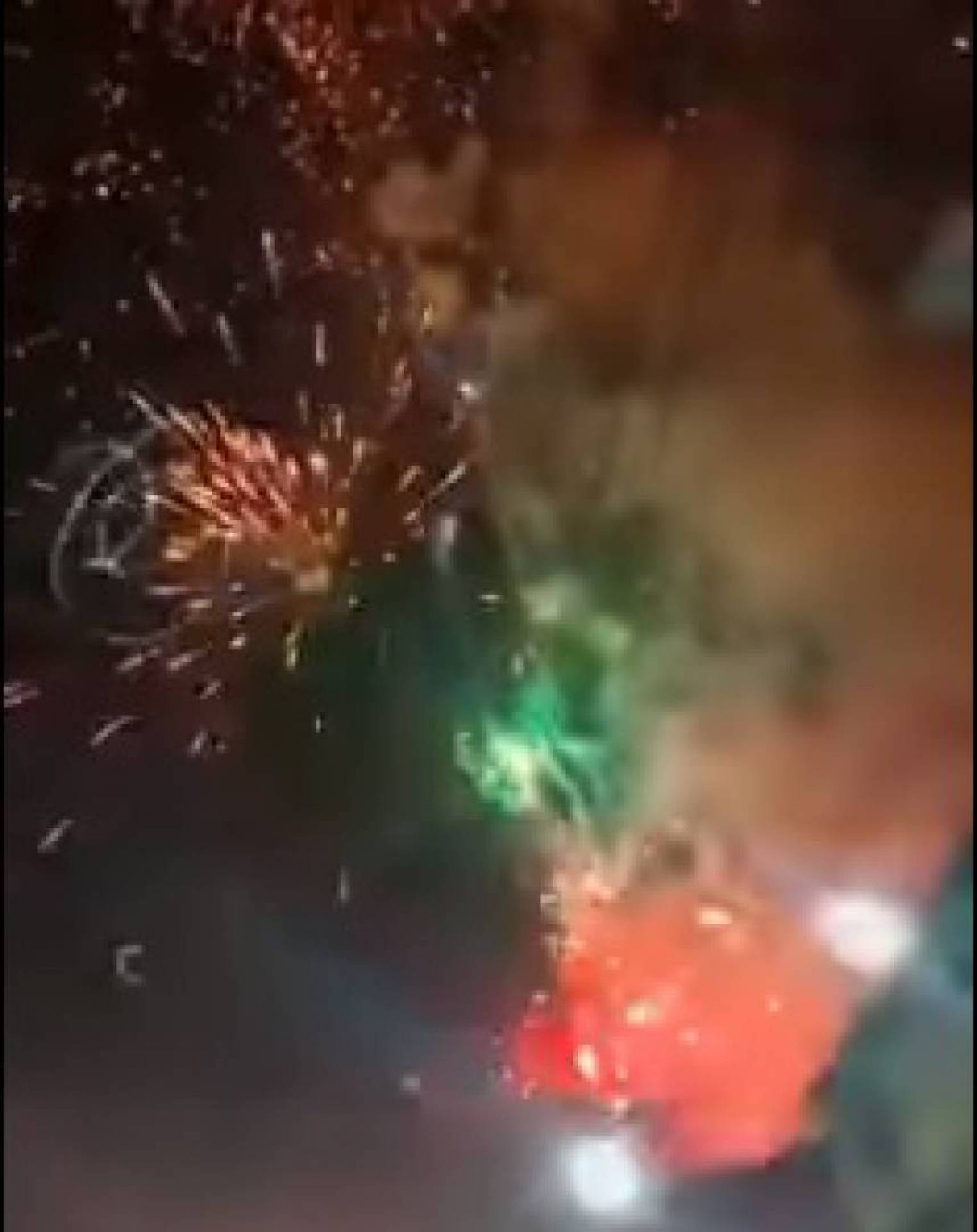 Aniversário de Marcinho VP tem queima de fogos no Complexo do Alemão, Zona Norte do Rio - Reprodução