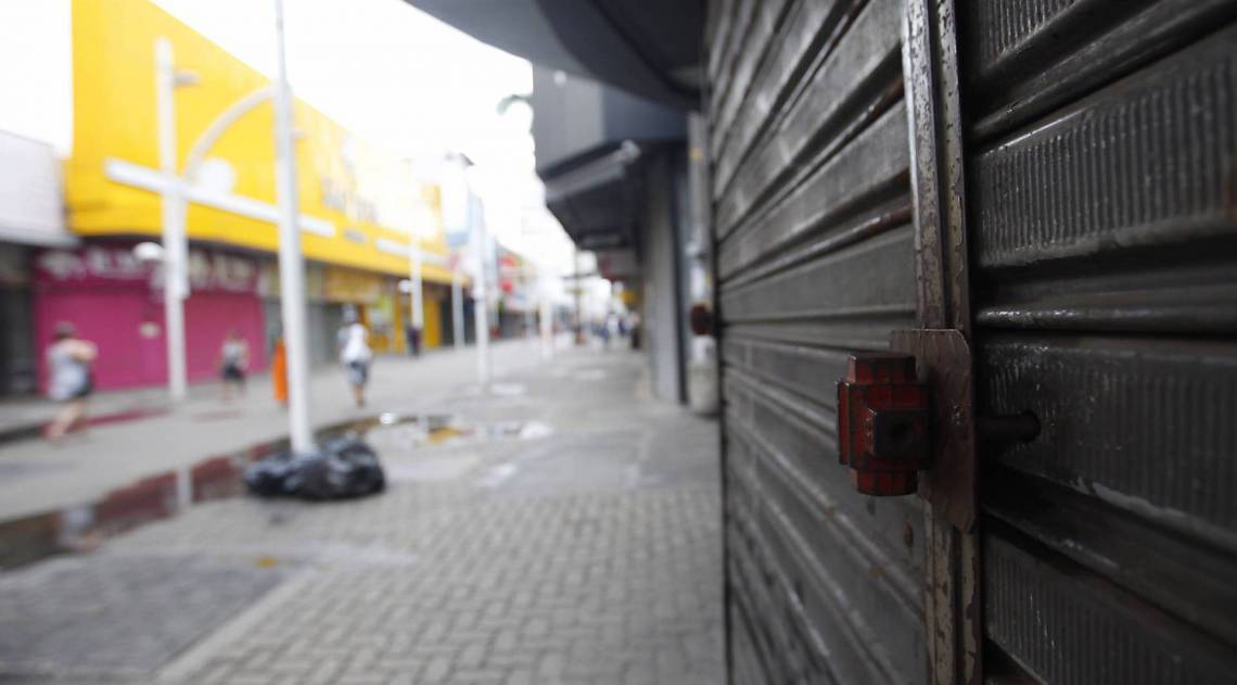 O com&eacute;rcio fechado afastou os consumidores das compras e resultou em vendas negativas - Luciano Belford/Ag&ecirc;ncia O Dia