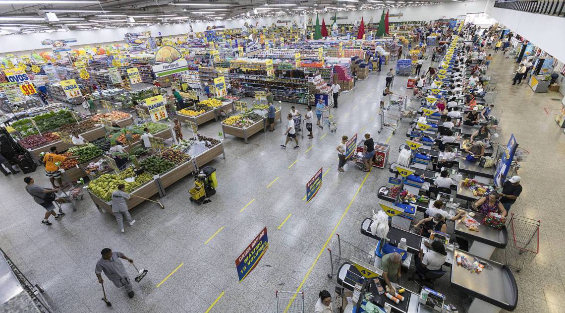 Produtos podem ser escolhidos nas redes sociais do Guanabara e comprados nas lojas. Sair com uma lista de casa sabendo o que vai comprar e quanto gastar &eacute; o ideal - Daniel Castelo Branco