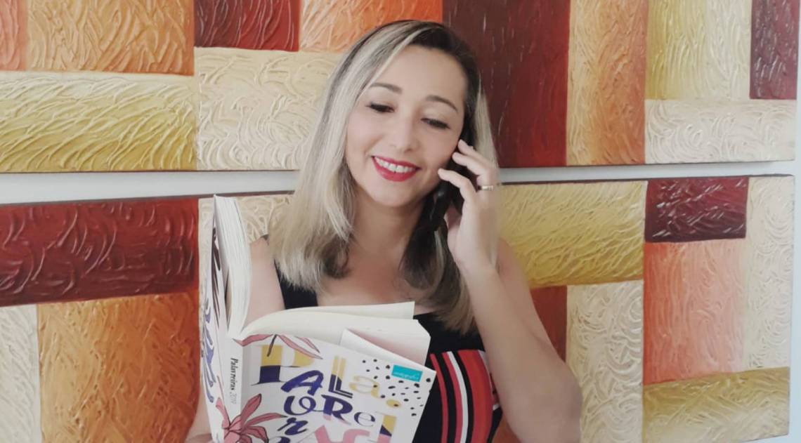 A escritora Patrícia Proença é uma das voluntárias do programa - Divulgação