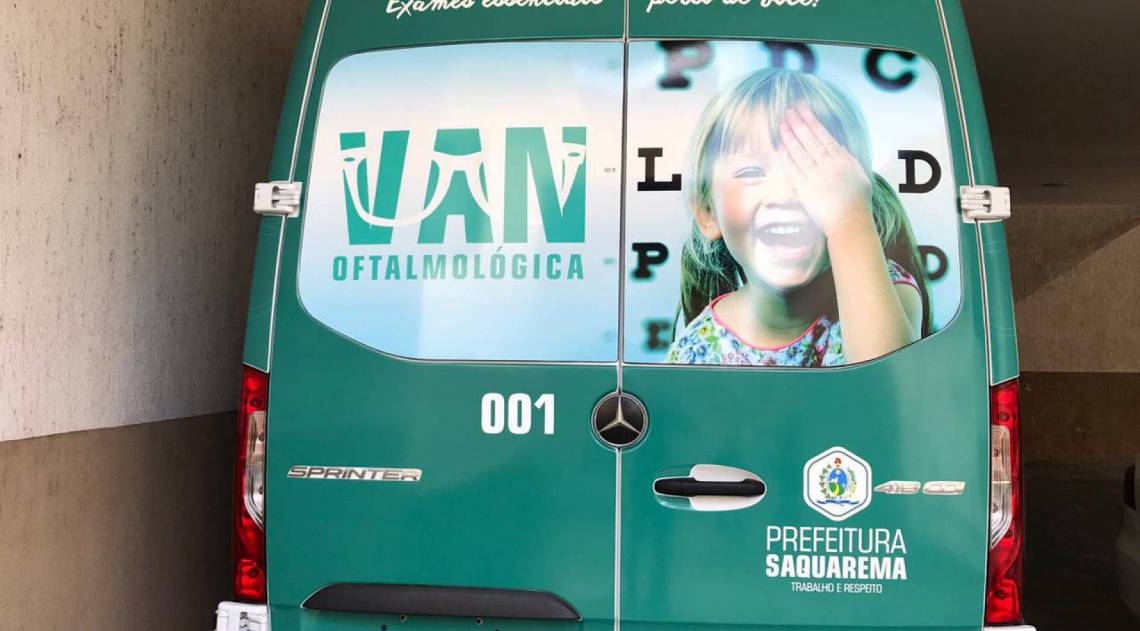 A van &eacute; equipada com diversos aparelhos para exames essenciais aos pacientes que precisam de cuidados oftalmol&oacute;gicos - Prefeitura de Saquarema 