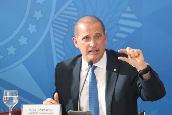 Segundo Onyx, pelo menos 15 milhões não têm cadastro no governo
Segundo Onyx, pelo menos 15 milhões não têm cadastro no governo