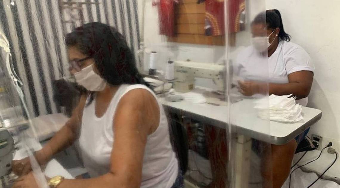 Costureiras ir&atilde;o confeccionar capotes descart&aacute;veis