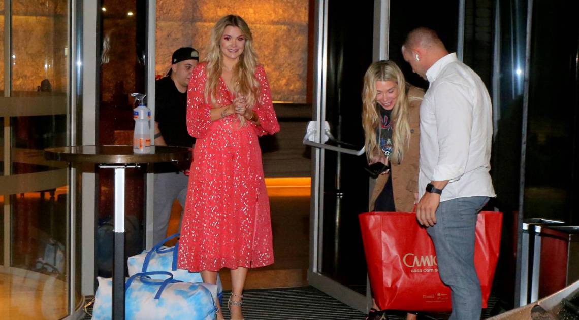 Marcela é recebida pela irmã em hotel na Barra da Tijuca