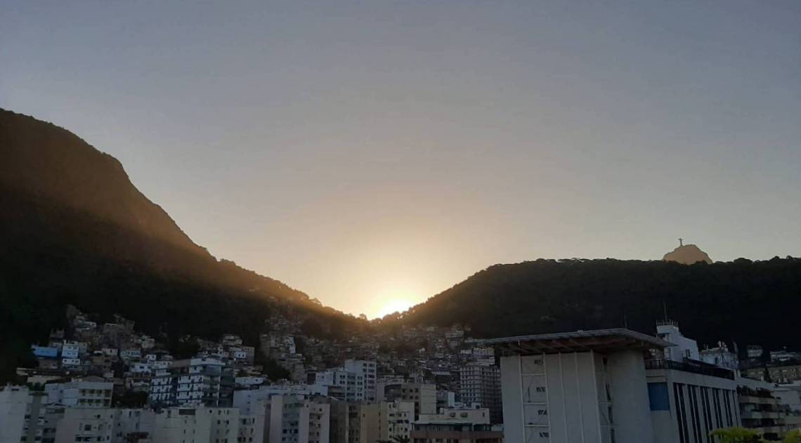 Mat&eacute;ria especial Pandemia do novo coronav&iacute;rus. Moradores do Estado do Rio registram de suas casas a vis&atilde;o que t&ecirc;m da rua durante a pandemia do novo coronav&iacute;rus. Foto da funcion&aacute;ria p&uacute;blica Elaine Mendon&ccedil;a Cerqueira, de 43 anos, moradora de Copacabana