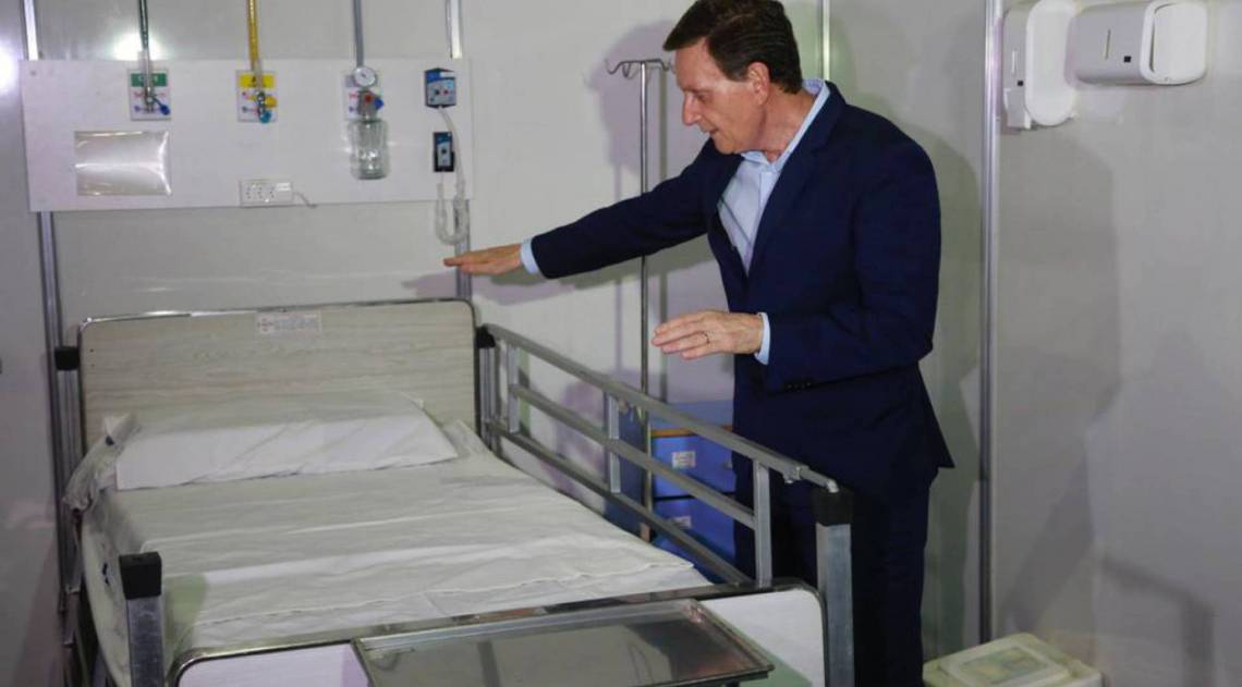 Prefeito Marcelo Crivella visita hospital de campanha no Riocentro, na Zona Oeste - Prefeitura do Rio / Divulgação 