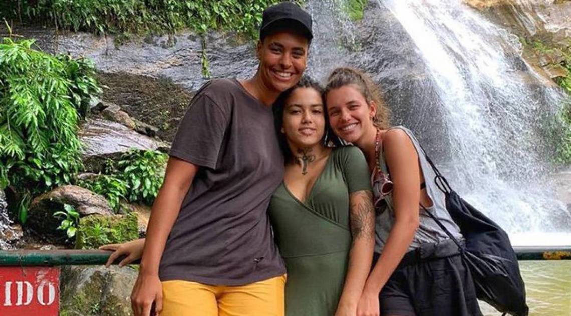 Bruna Linzmeyer está de namorada nova - Reprodução Internet