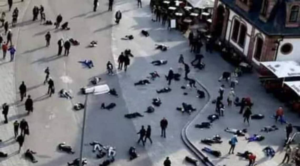 Foto impressionante que circula na Internet n&atilde;o &eacute; de pessoas mortas no meio da rua na It&aacute;lia - Facebook