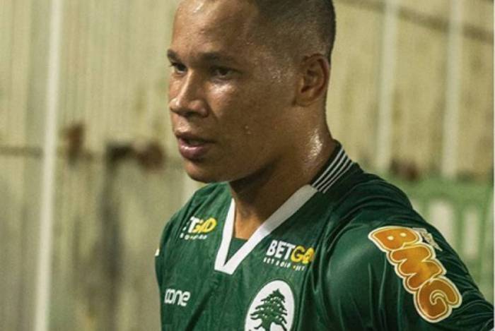 Botafogo monitora situação de Caio Dantas, vice-artilheiro do Carioca