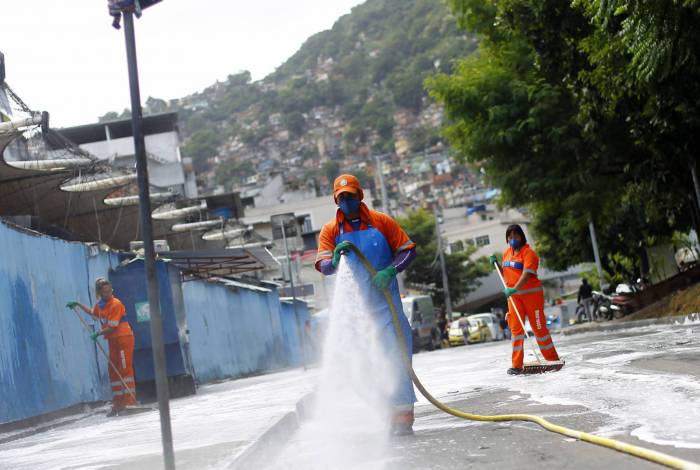 Rio de Janeiro 09/04/2020 - Comlurb faz limpeza na comunidade da Rocinha. Foto: Luciano Belford/Agencia O Dia