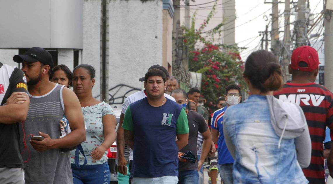 Rio de Janeiro - RJ  - 10/04/2020 - COVID 19 - Coronavirus na cidade do Rio - Moviementaçao no Mercado Sao Pedro, em Niteroi, zona metropolitana do Rio,  na nanha de hoje -  Foto Reginaldo Pimenta / Agencia O Dia