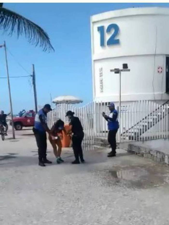 Mulher foi detida e levada para a delegacia da área