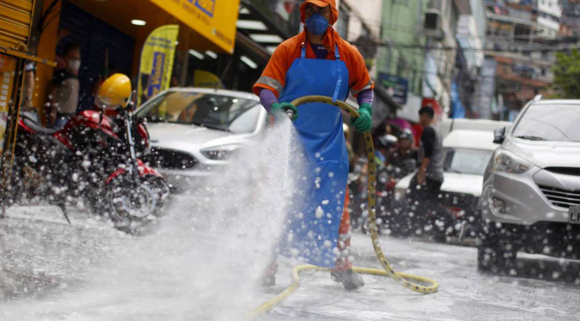Rio de Janeiro 09/04/2020 - Comlurb faz limpeza na comunidade da Rocinha. Foto: Luciano Belford/Agencia O Dia