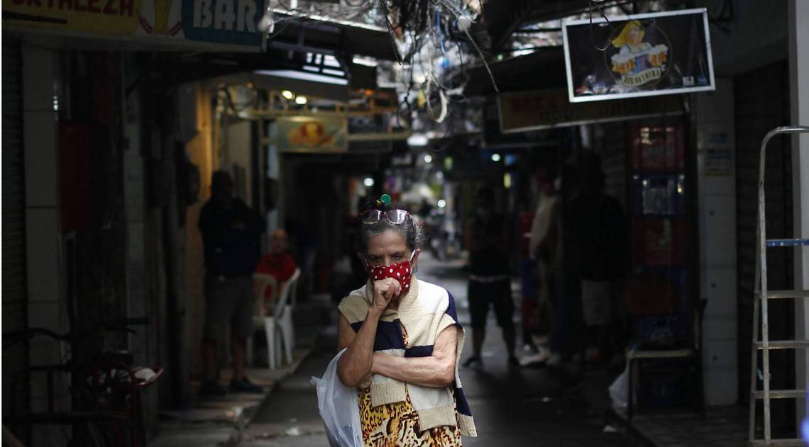 Rio de Janeiro 09/04/2020 - Moradores da comunidade da Rocinha se protegem do COVID 19. Foto: Luciano Belford/Agencia O Dia
