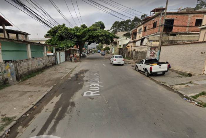 Homem morre ao ser atingido por galho de árvore em Bangu