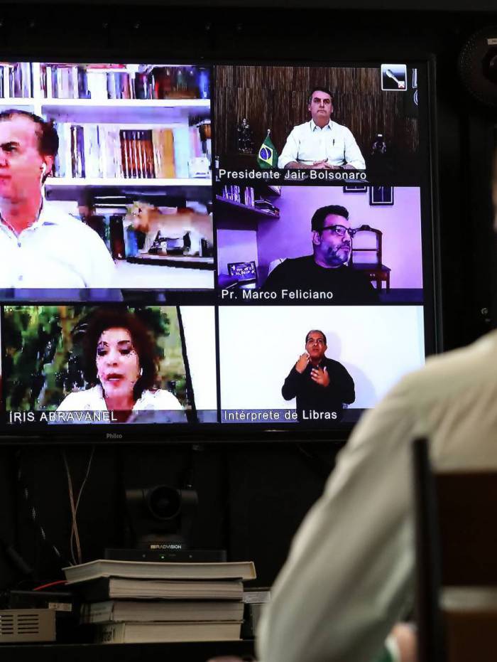 Videoconfer&ecirc;ncia foi transmitida pelo canal no domingo