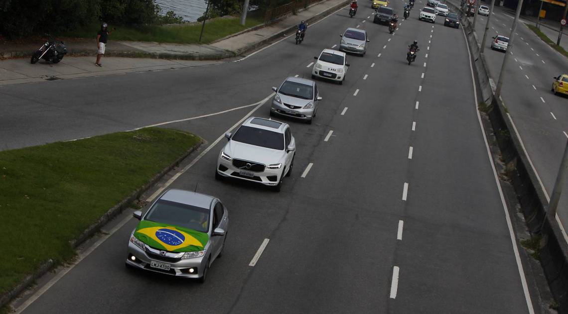 Motoristas fazem carreata em protesto - Luciano Belford/Ag&ecirc;ncia O Dia