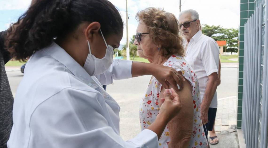A Secretaria de Estado de Saúde disponibilizou mais doses para a vacinação dos idosos, levando em consideração o aumento populacional dos últimos anos - Prefeitura de Saquarema