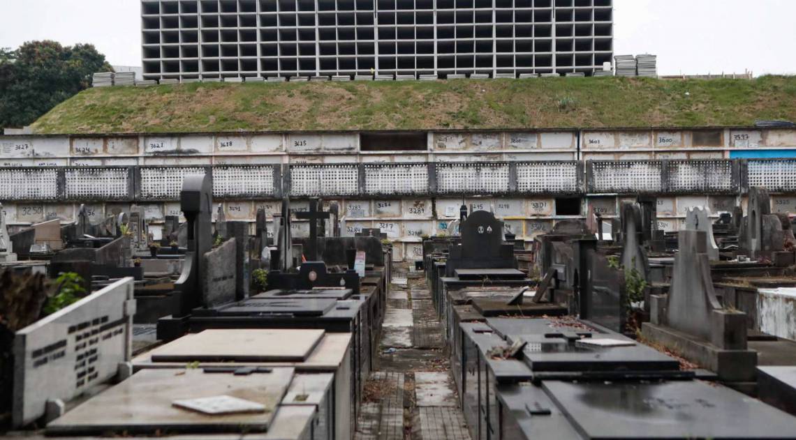 Rio,17/04/2020-COVID-19-CORONAVIRUS, Caju, Construcao de duas mil gavetas no Cemiterio Sao Francisco Xavier,Foto: Gilvan de Souza/Agência O Dia