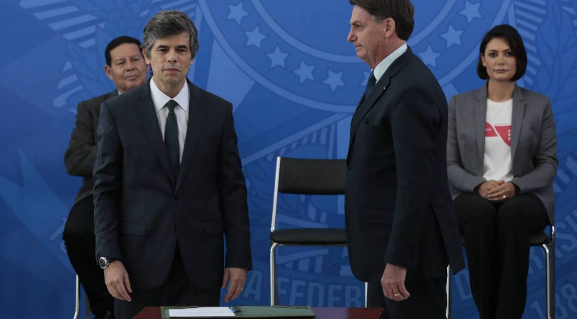 O ministro da Saúde, Nelson Teich, e o presidente da República, Jair Bolsonaro, durante solenidade de posse no Palácio do Planalto - Marcello Casal Jr/Agência Brasil