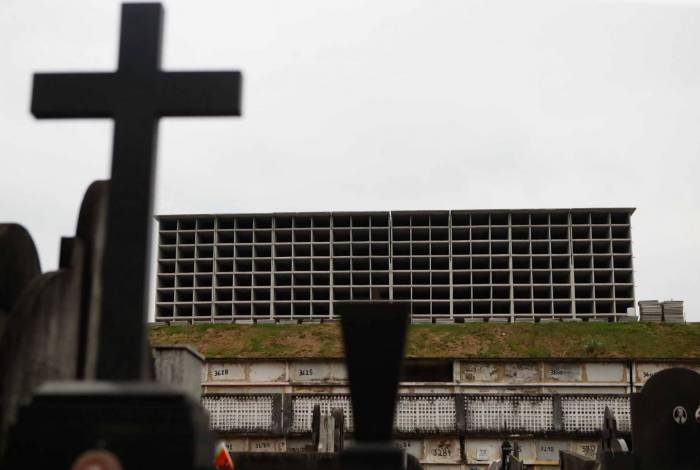 Obras no Cemitério de São Francisco Xavier, no Caju, abrem mais duas mil gavetas para sepultamentos na cidade
