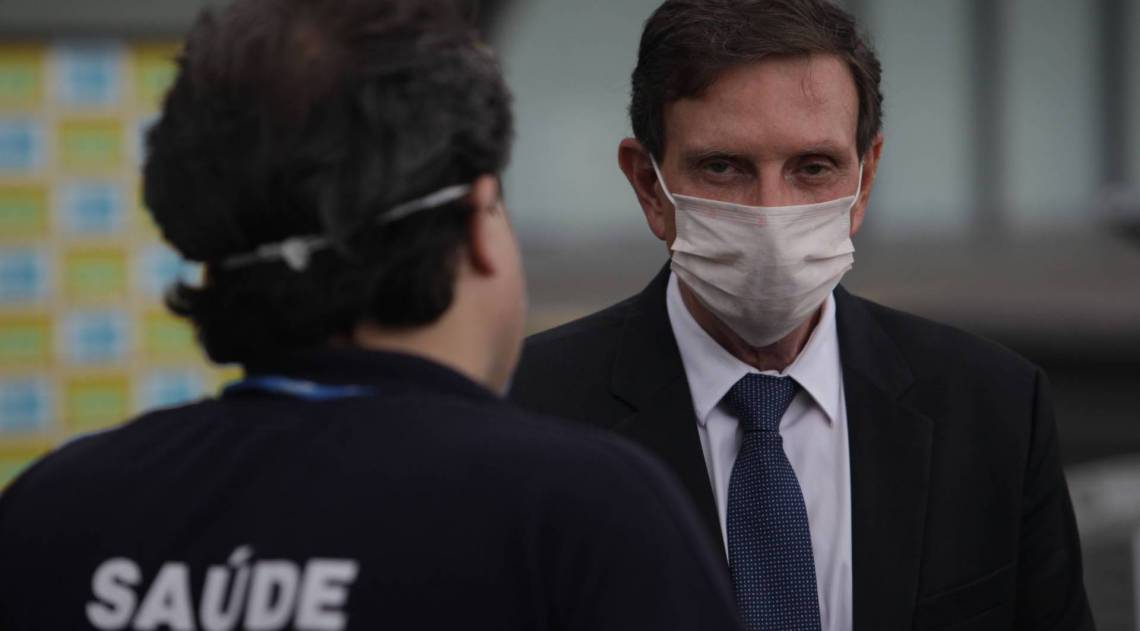 Rio, 17/04/2020  - COVID 19 - CORONAVÍRUS - Coletiva com o Prefeito da cidade do Rio Marcelo Crivela, usando mascara no  RioCentro. Zona Oeste do Rio. Foto: Ricardo Cassiano/Agencia O Dia