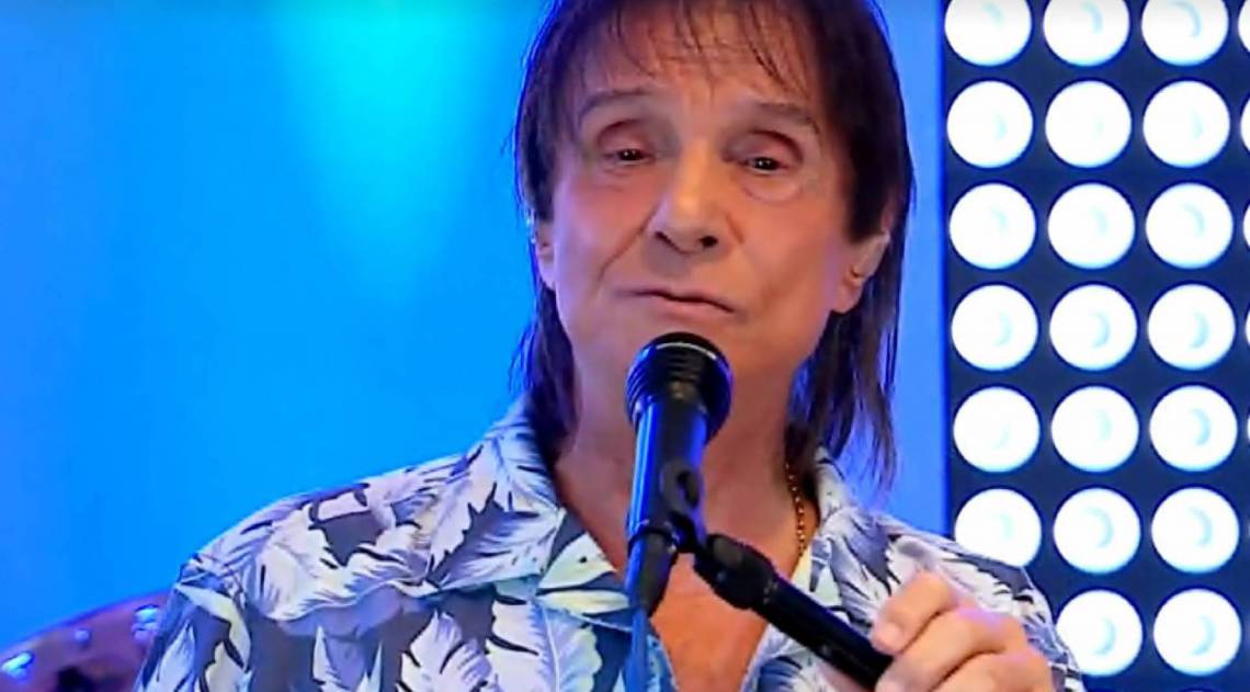 Roberto Carlos na primeira LIVE. Reprodu&ccedil;&atilde;o da Globo Play