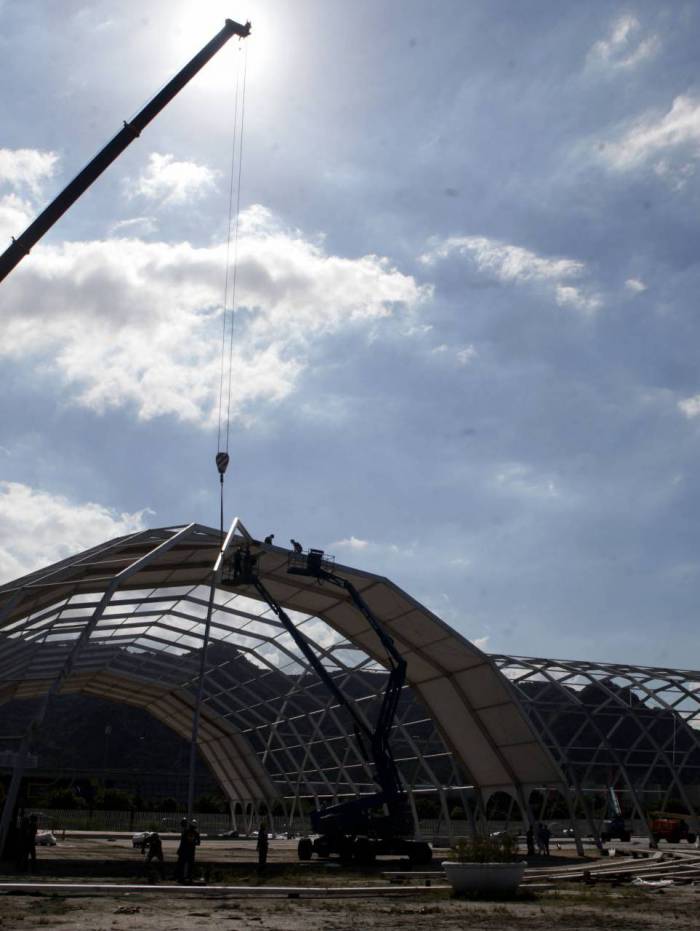 Rodízio de funcionamento do comércio só deve ser implementado após a conclusão de todos os hospitais de campanha, como o que está em construção no Parque dos Atletas, em Jacarepaguá