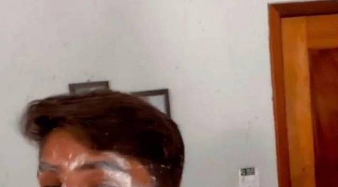 Tiago Ramos posa com a m&atilde;e