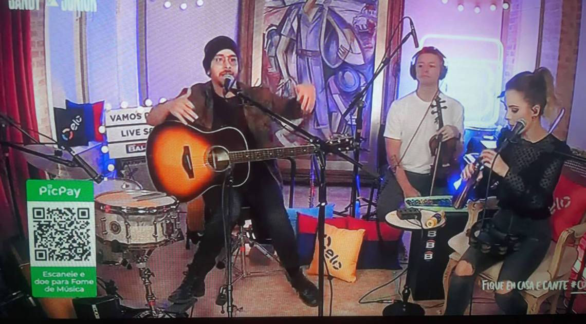 Sandy & Junior fazem live - Reprodução de TV