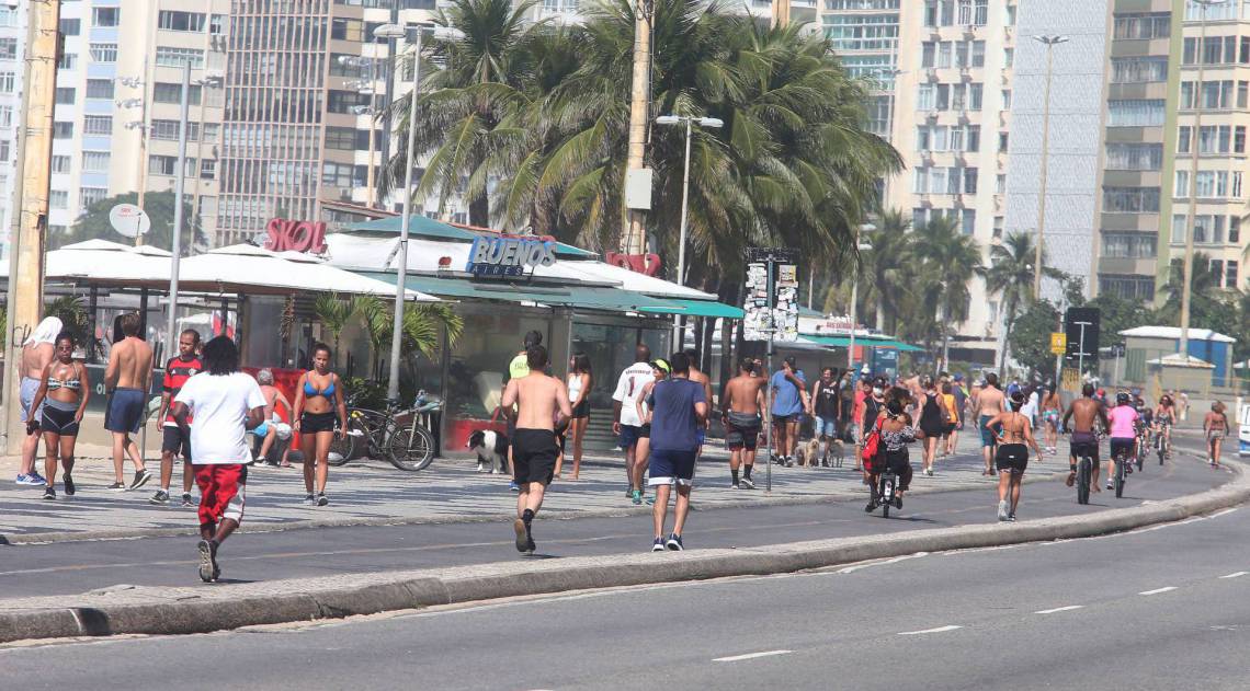 Movimento no calçadão de Copacabana era quase de um dia normal