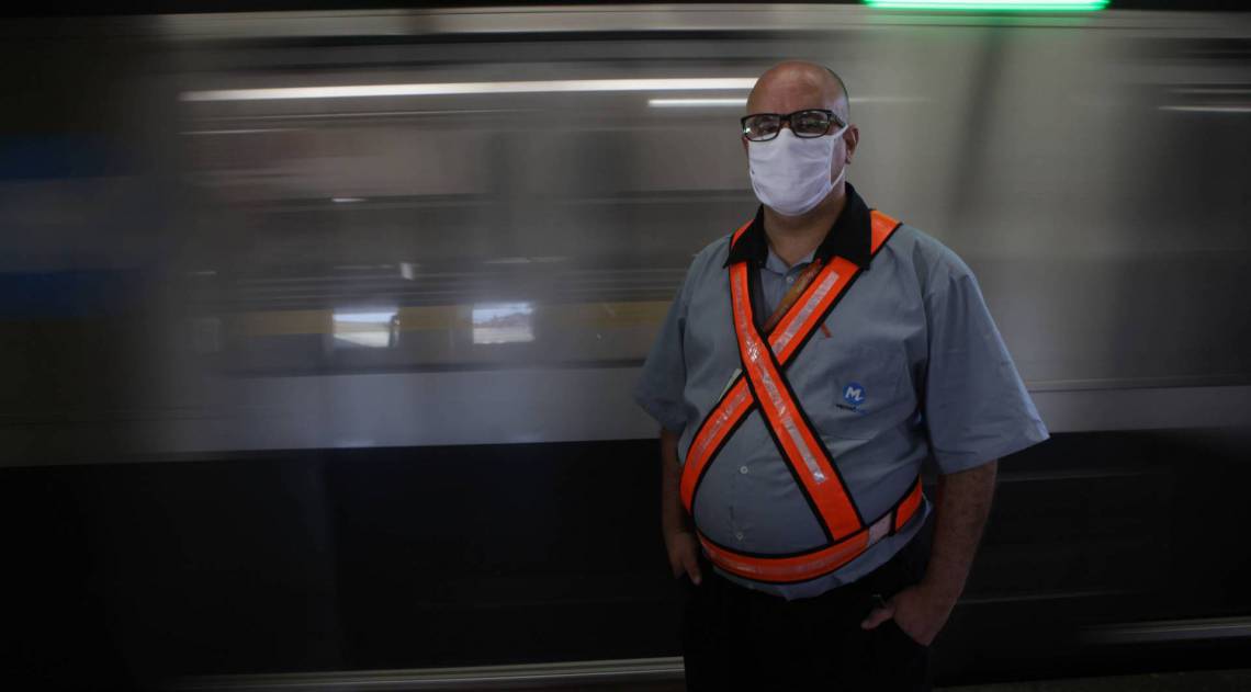 Rio, 21/04/2020  - COVID 19 - CORONAVIRUS - Herois da pandemia. funcionario do Metro Rio Estacao Maracasna. zona norte do Rio. coronavirusrio. Foto: Ricardo Cassiano/Agencia O Dia