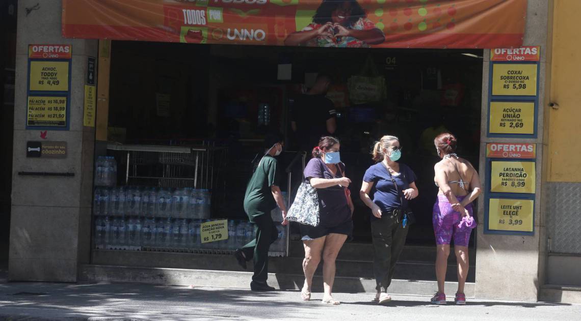 Rio,21/04/2020 -COVID-19 -CORONAVIRUS ,COPACABANA, comercio na Nossa Senhora de Copacabana .Foto: Cleber Mendes/Agência O Dia