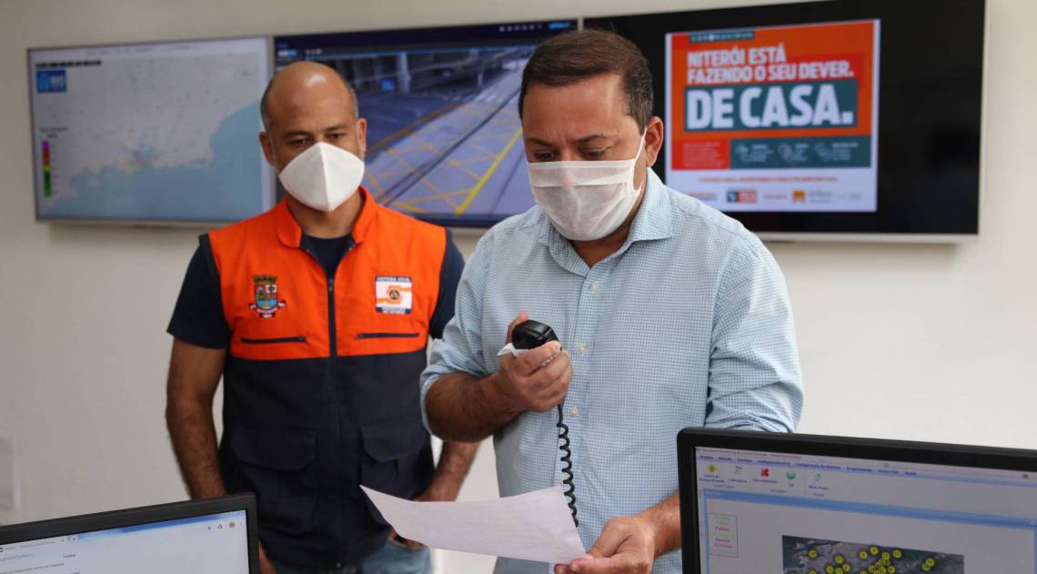 Rodrigo Neves: 'O uso da máscara é um hábito que teremos que incorporar, mesmo quando retornarmos a atividade econômica da cidade' - Divulgação / Douglas Macedo