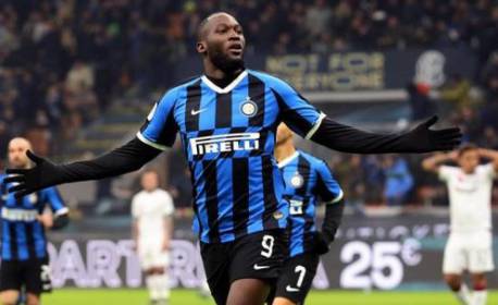 Campeão, Lukaku supera Cristiano Ronaldo e leva prêmio de craque do Italiano