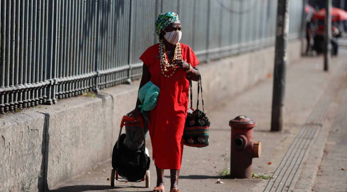Rio, 23/04/2020  - COVID 19 - CORONAVIRUS - Movimentacao na igreja de Sao Jorge no Centro, coronavirusrio. Foto: Gilvan de Souza /Agencia O Dia