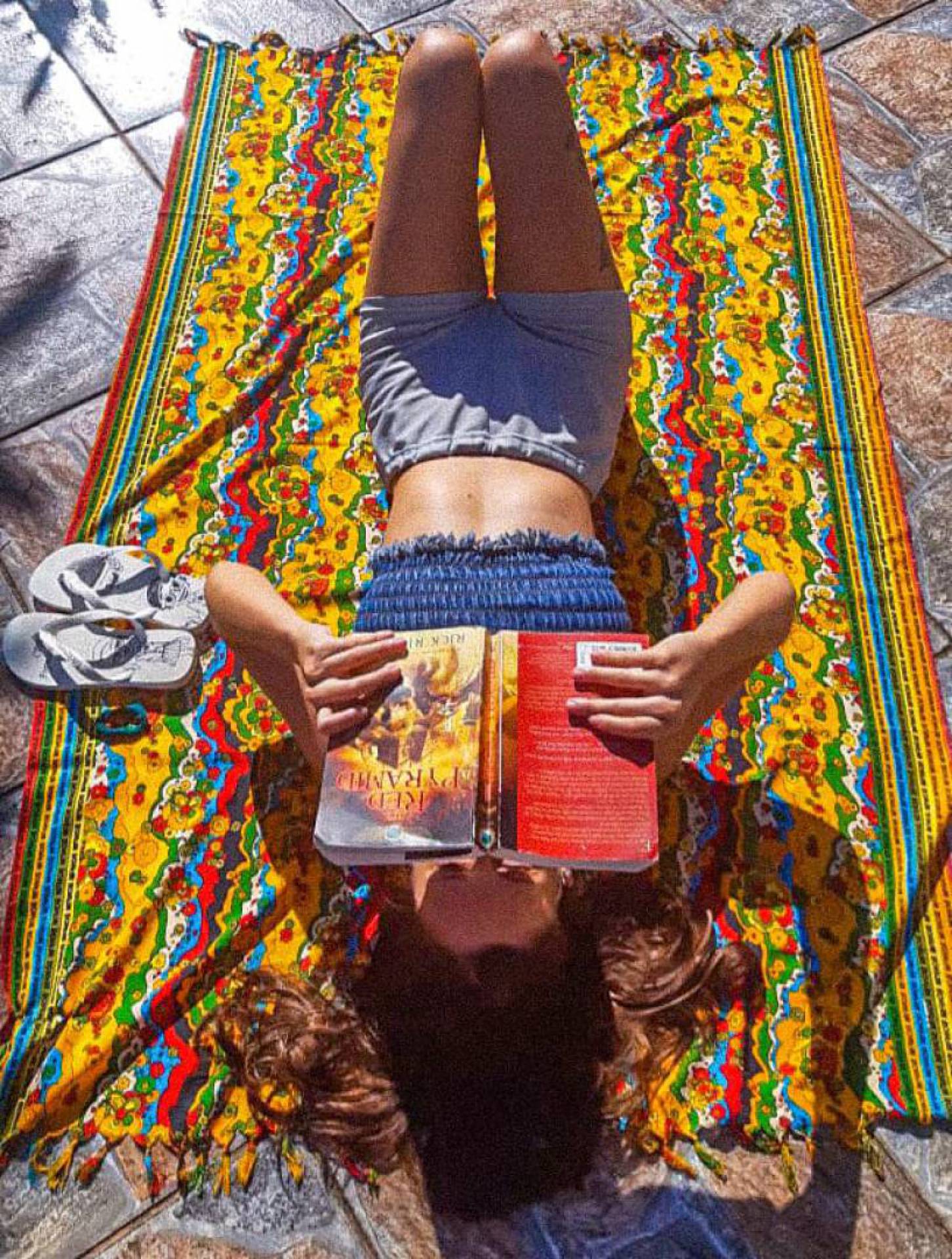 A estudante Gabriela Fernandes Puchineli fala sobre a rotina de pegar sol durante o isolamento social por conta da pandemia do novo coronav&iacute;rus
