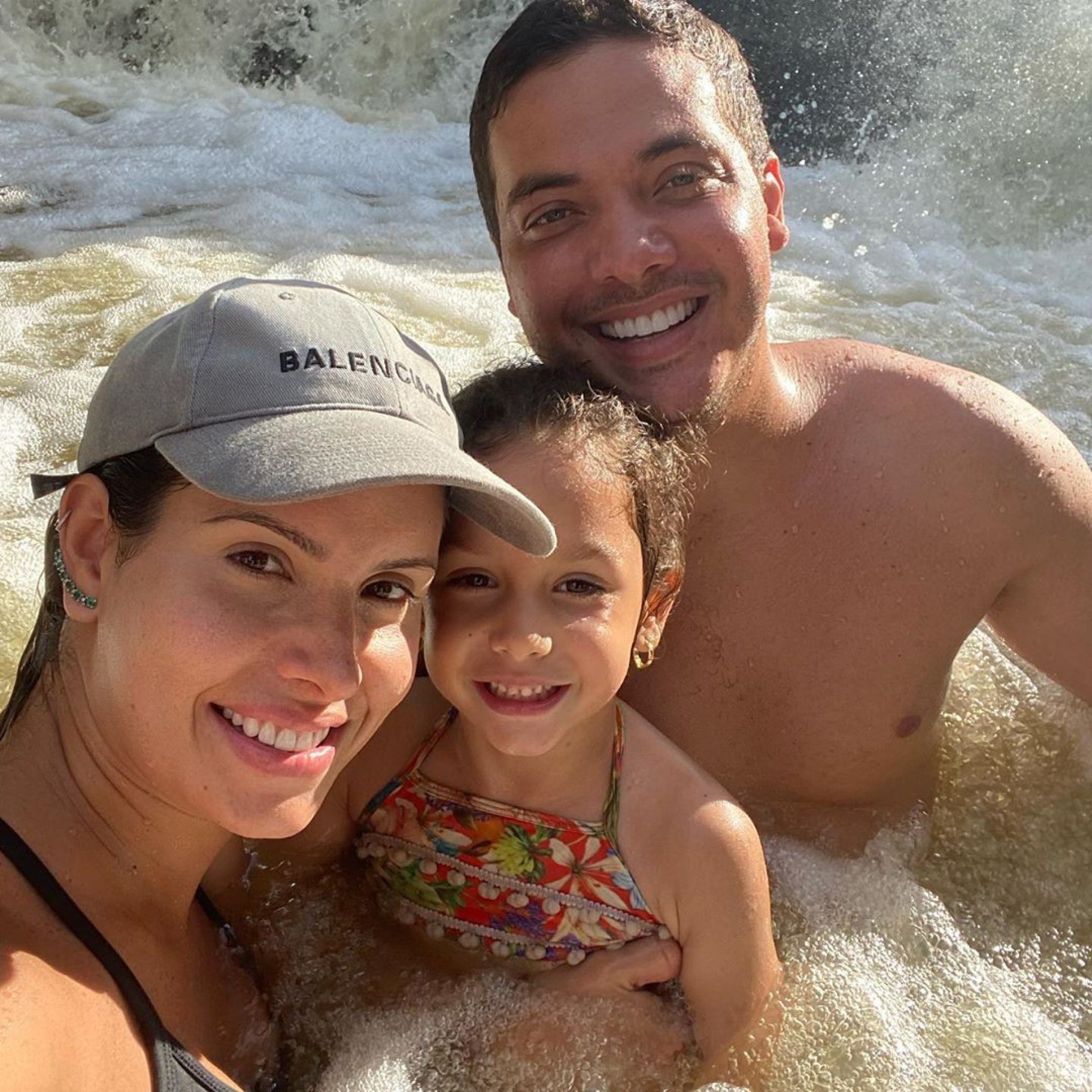 Wesley Safadão descobriu uma cachoeira no haras da família