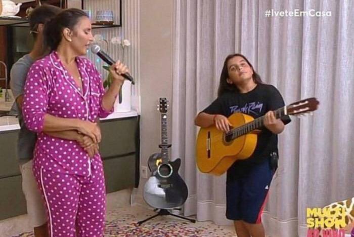 Ivete e o filho Marcelinho