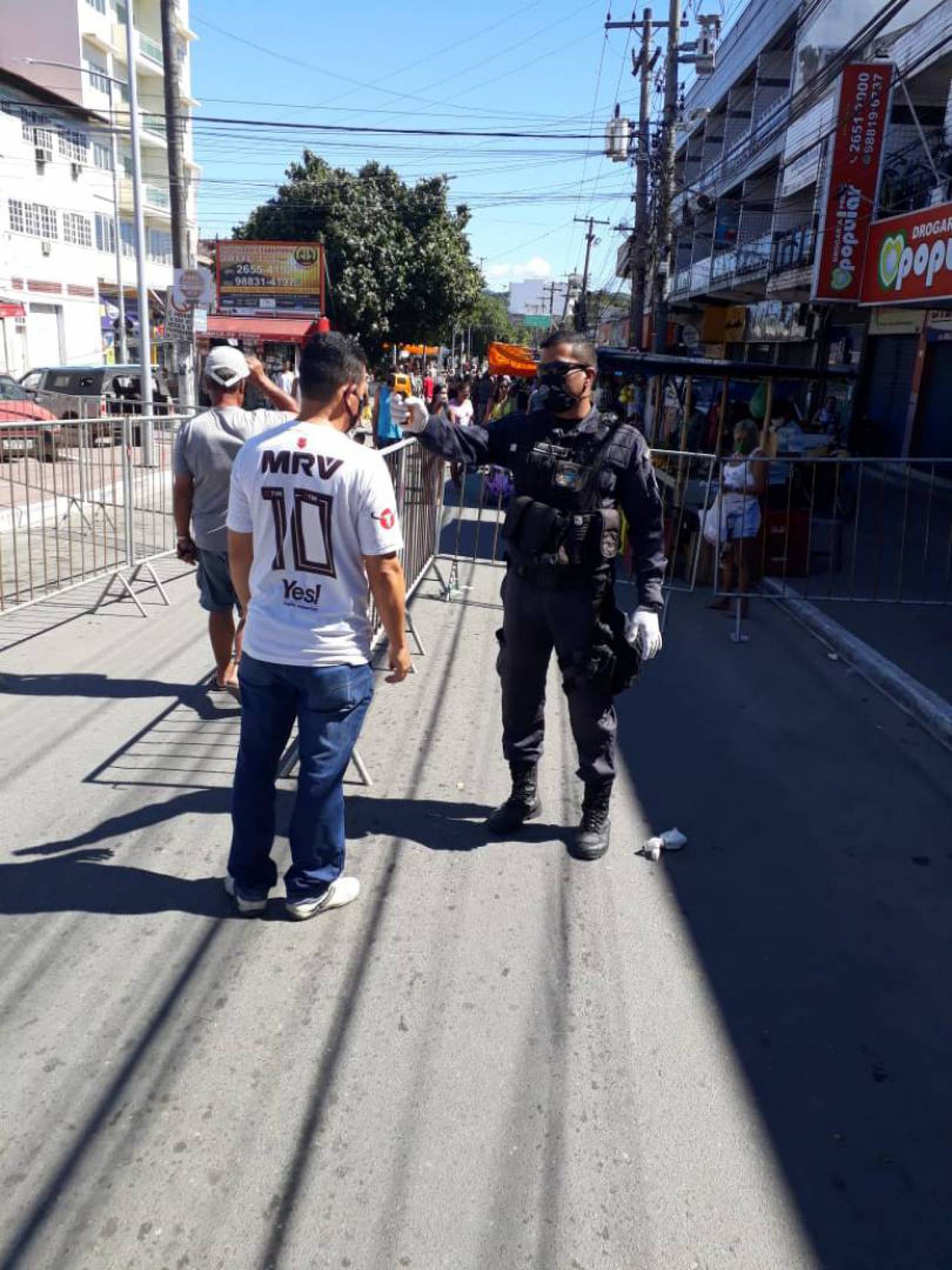 Feira de Bacax&aacute; e praias de Saquarema ficam cheias no domingo de sol - Prefeitura de Saquarema
