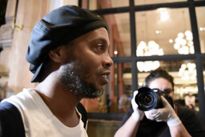 Ronaldinho Gaúcho espera retornar para o Brasil o quanto antes 