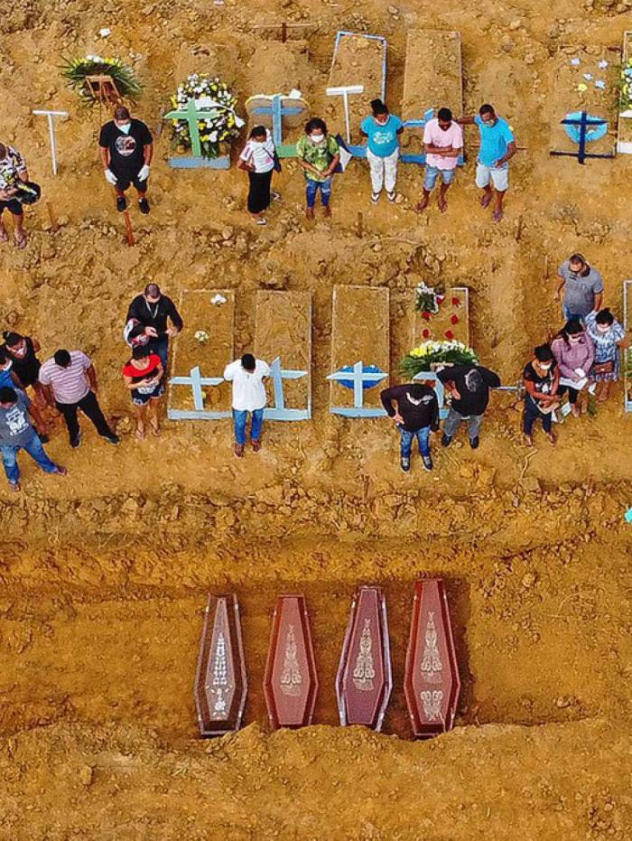 Com a Covid-19, Manaus passou a ter média de 100 enterros por dia