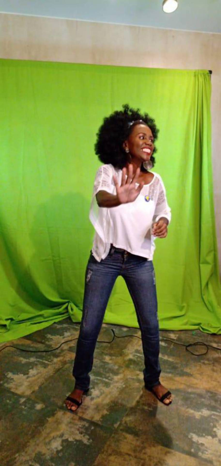 A intérprete de libras Cintia Santos, que trabalhou na live do Harmonia do Samba